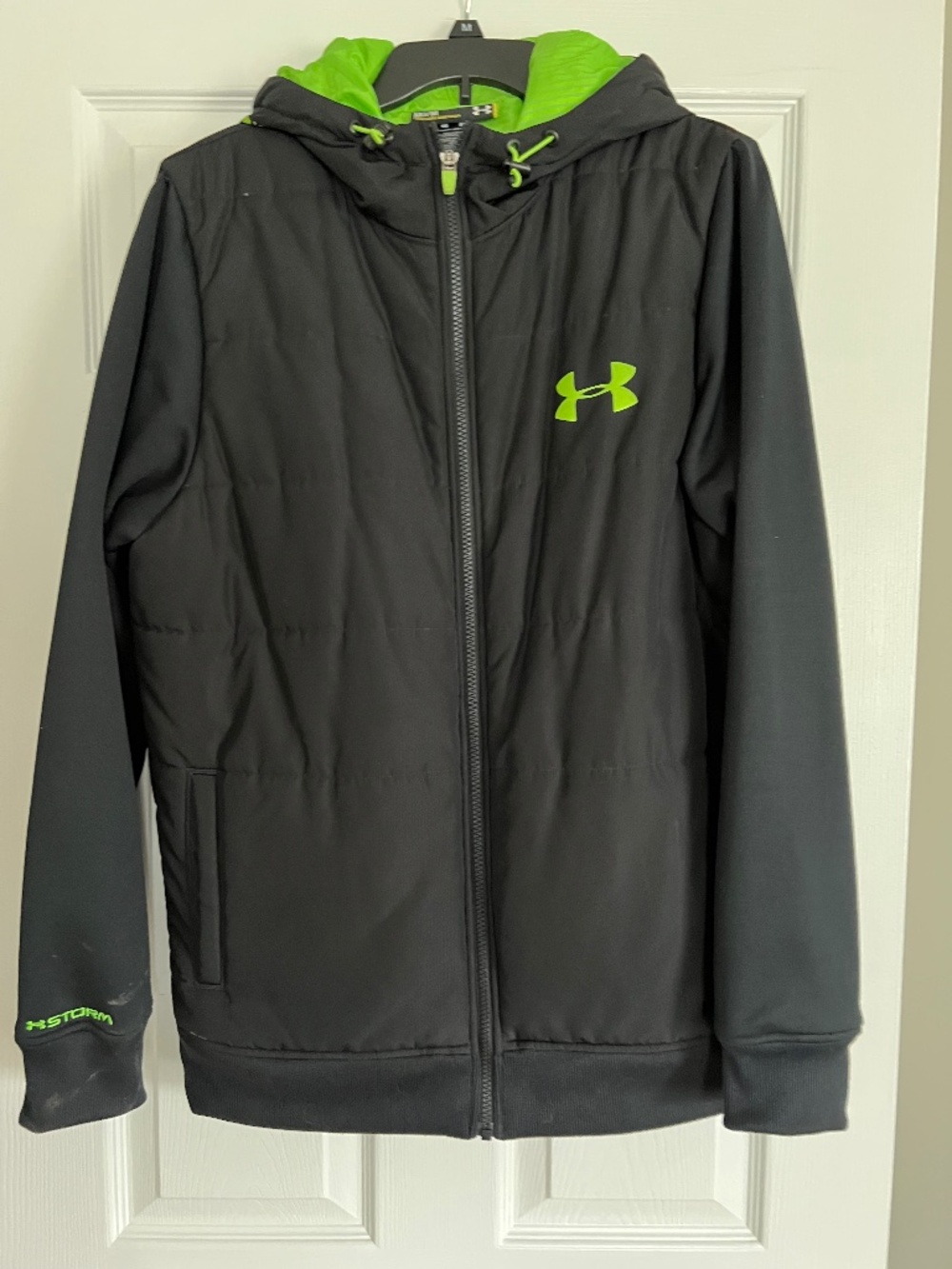 Women’s insulated coat with hood